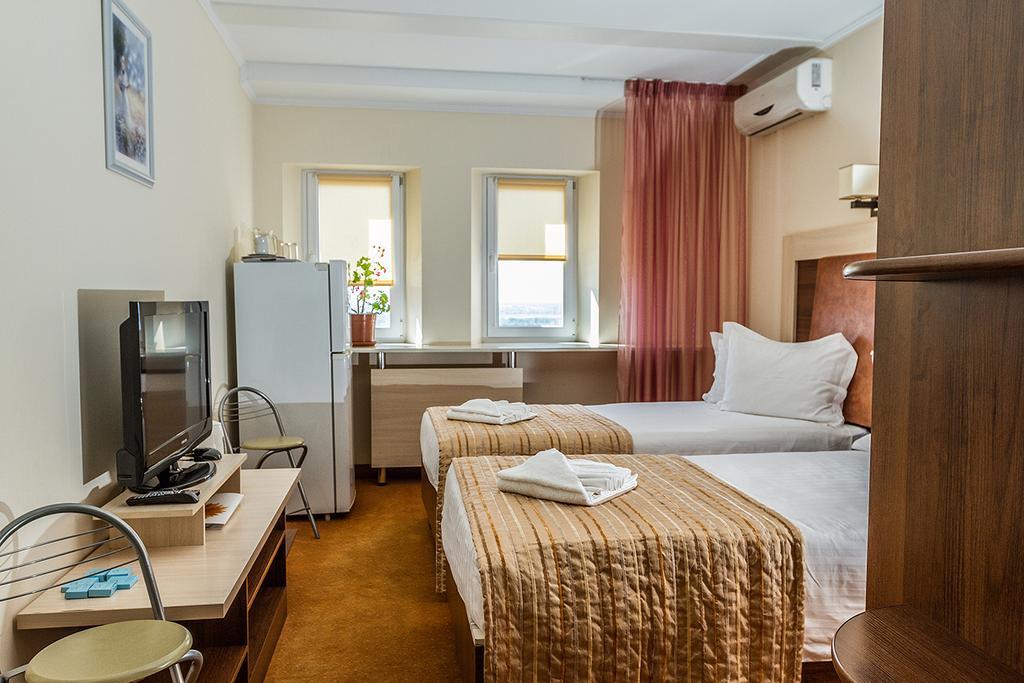 קייב 7 Sky Hotel Klinicheskaya Street מראה חיצוני תמונה