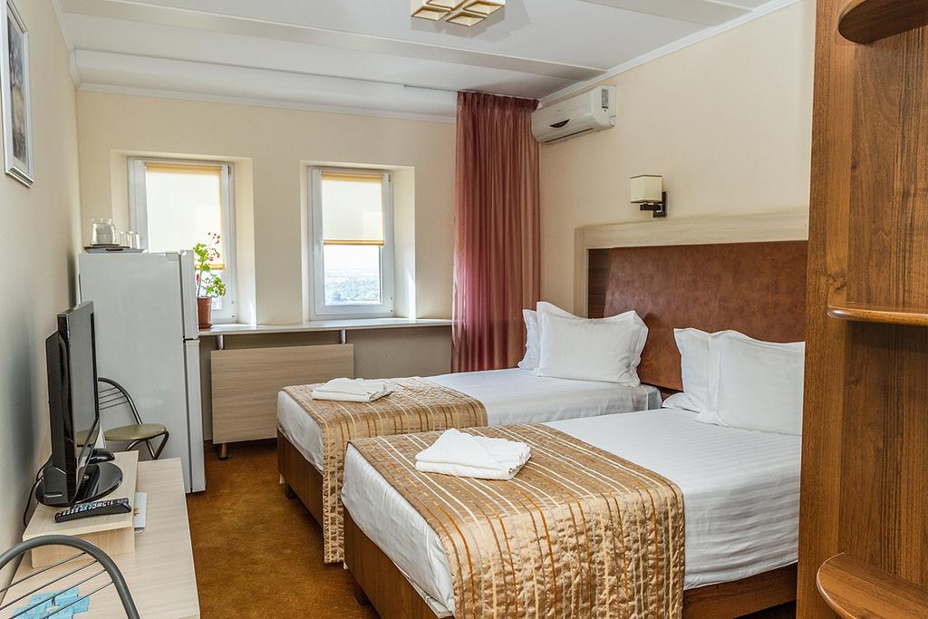 קייב 7 Sky Hotel Klinicheskaya Street מראה חיצוני תמונה