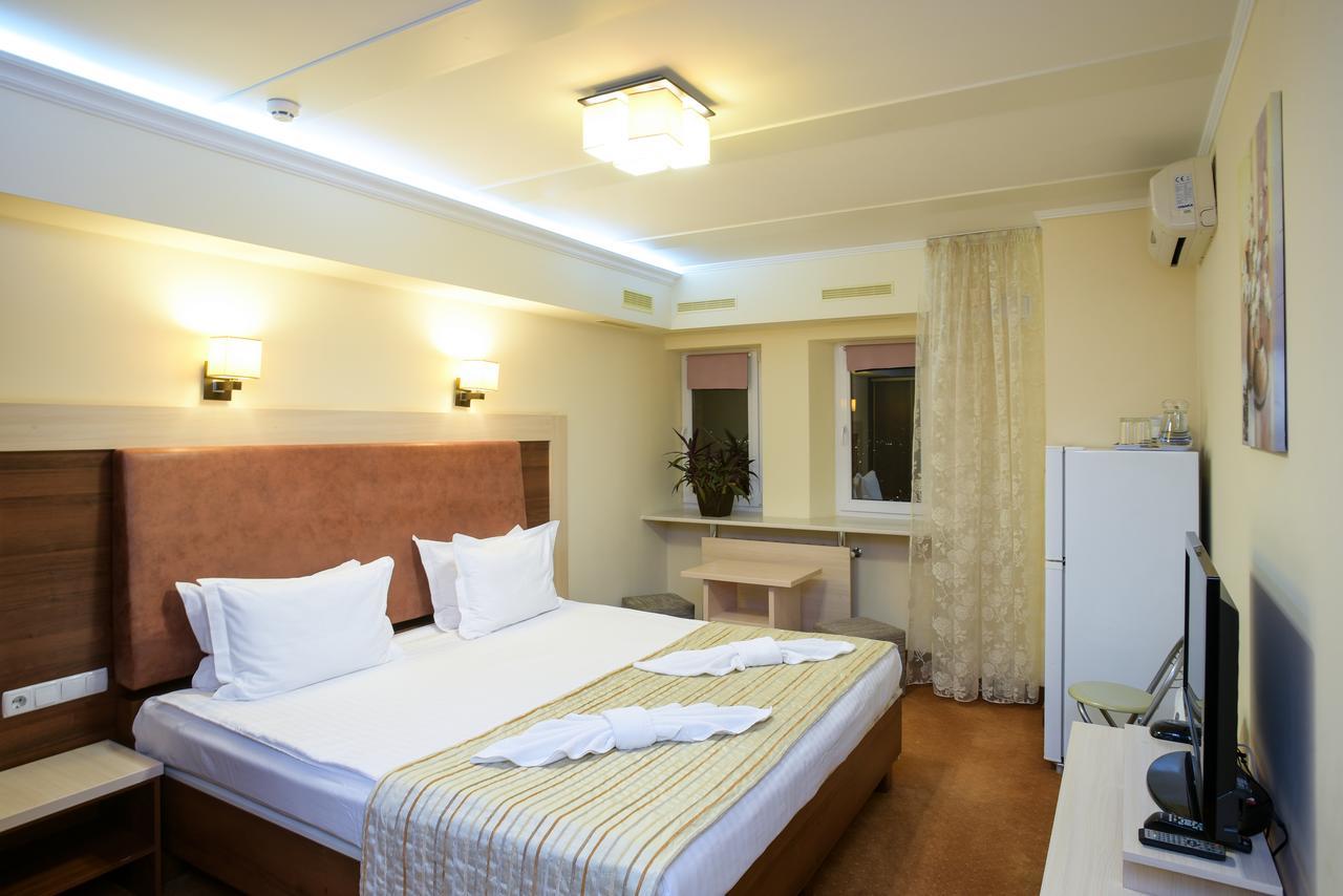 קייב 7 Sky Hotel Klinicheskaya Street מראה חיצוני תמונה