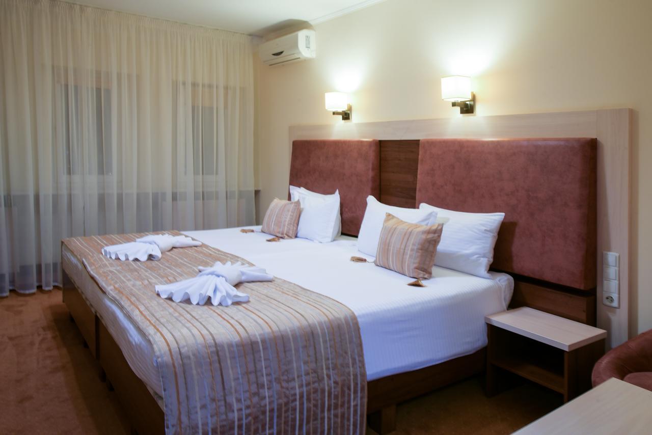 קייב 7 Sky Hotel Klinicheskaya Street מראה חיצוני תמונה