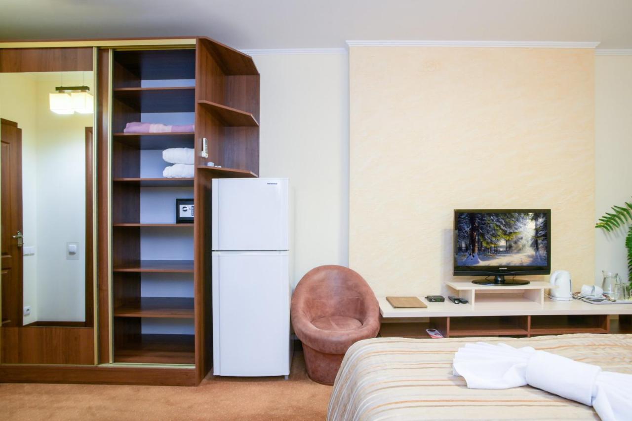 קייב 7 Sky Hotel Klinicheskaya Street מראה חיצוני תמונה