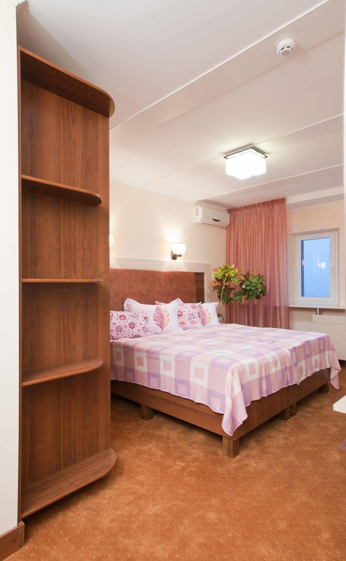 קייב 7 Sky Hotel Klinicheskaya Street מראה חיצוני תמונה