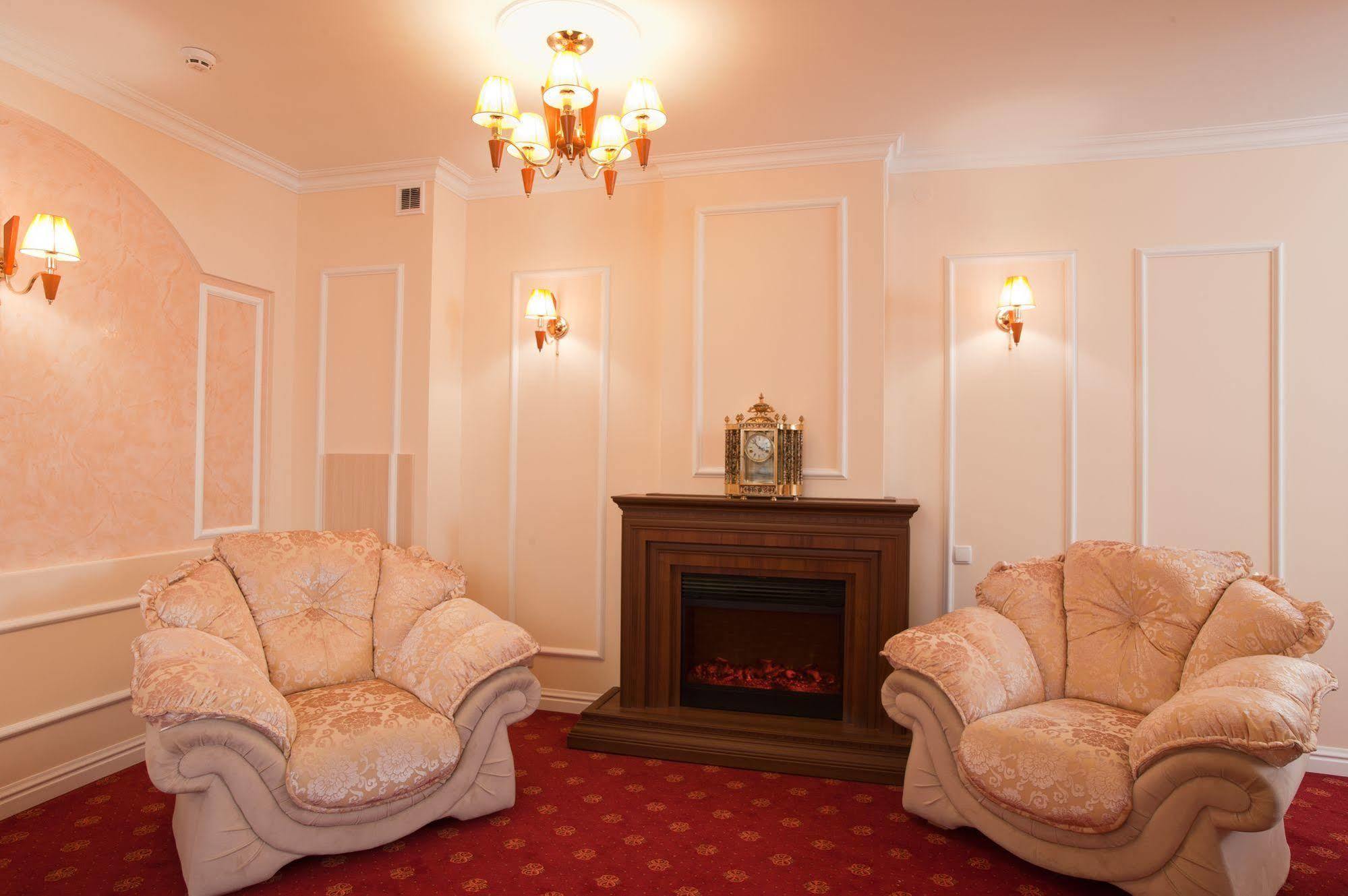 קייב 7 Sky Hotel Klinicheskaya Street מראה חיצוני תמונה