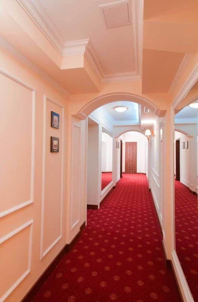 קייב 7 Sky Hotel Klinicheskaya Street מראה חיצוני תמונה