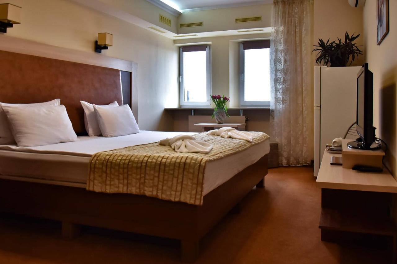 קייב 7 Sky Hotel Klinicheskaya Street מראה חיצוני תמונה